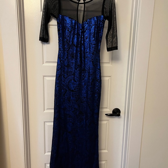 Boutique Style Gown - Picture 2 of 3